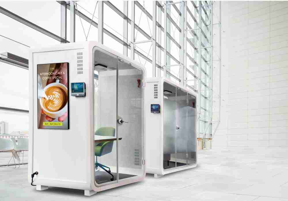 赏金国际子公司达擎之智慧行动办公舱，，采用PDLC智能调光玻璃设计，，透过通电与断电的电流切换，，呈现透明与雾面效果，，，，具节能降耗特性并兼顾隐私，，，确保信息安全