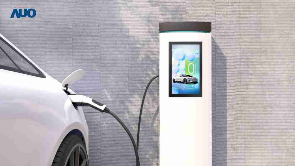 友達〝EVSE車用充電樁解決方案〞專為電動汽車充電樁設計，，具有高亮度、、克服戶外艱難環境的耐溫、、、耐紫外線等特性，，，並搭載散熱性及擴充性強的高效能工業電腦，，可實現人機互動訴求，，如資訊顯示、、支付等應用